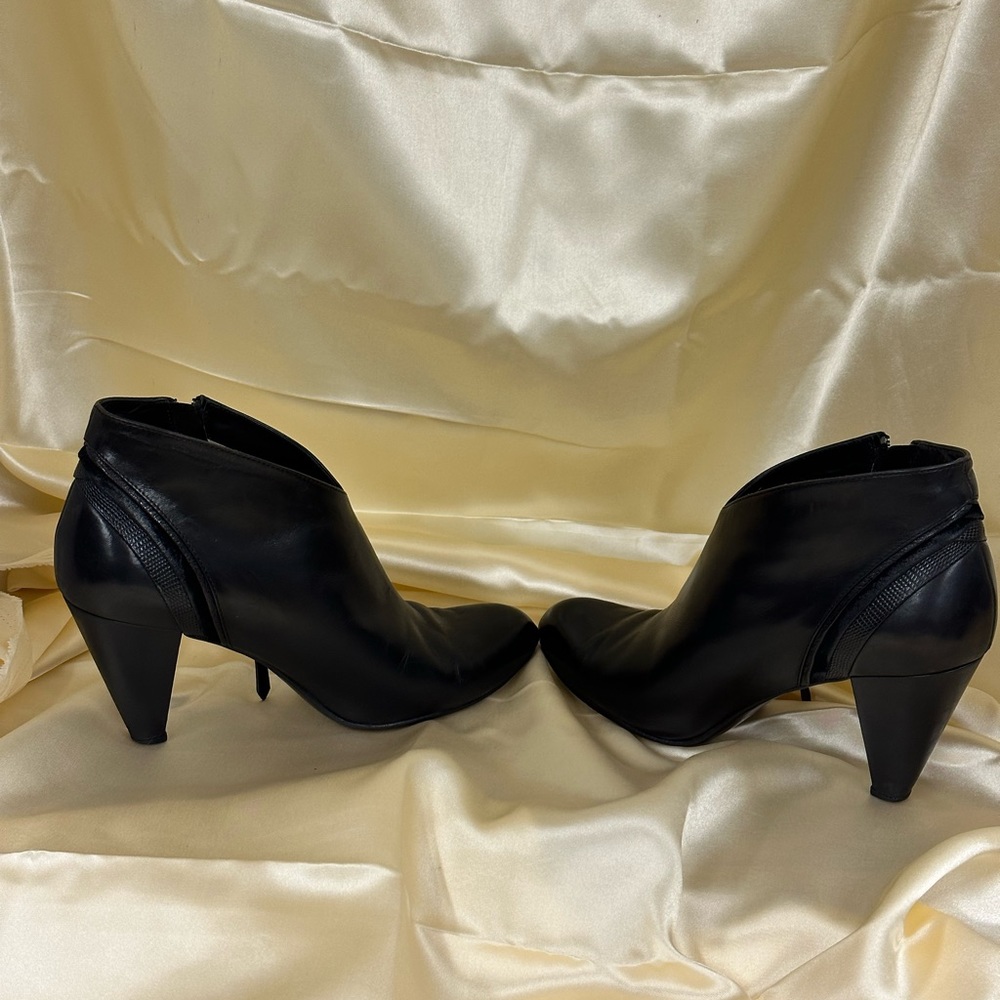 Elegant Black Ankle Boots